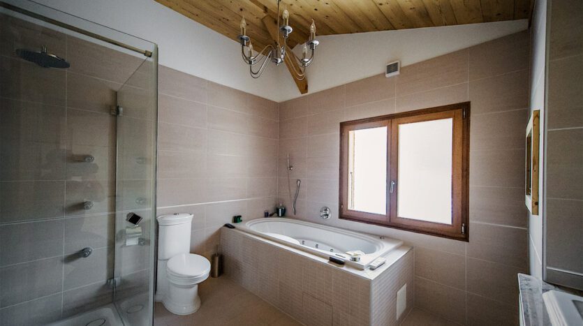 Chalet Susabel Bathroom With Window