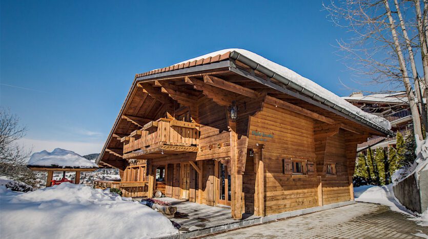 Chalet Susabel Building And Drive