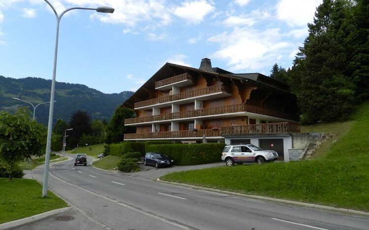 Chalet La Haute Cime View From Street