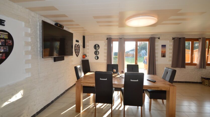 Chalet Tangas Dining Table