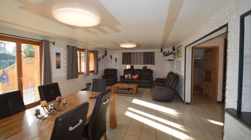 Chalet Tangas Dining Room And Lounge