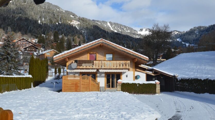 Chalet Tangas Main Building With Balcony