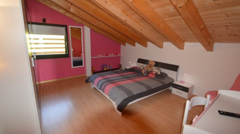 Chalet Tangas Top Floor Bedroom