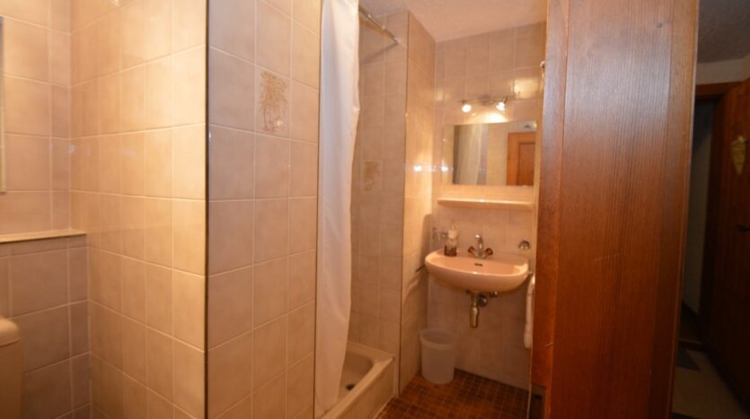 Le President Bathroom Right Side