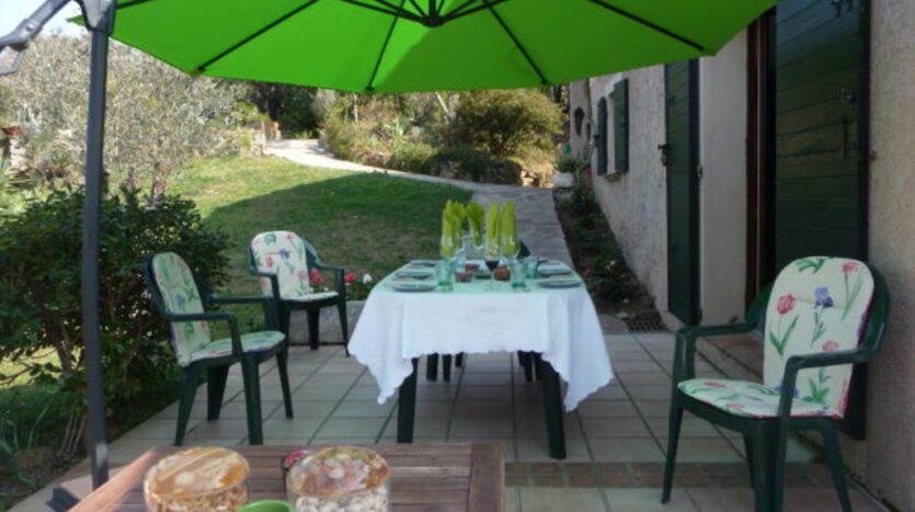 Villa Le Riou Outside Umbrella