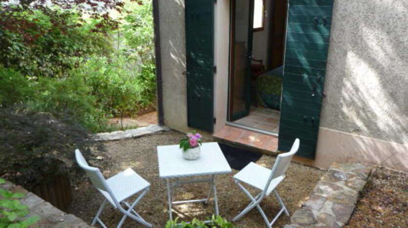 Villa Le Riou Garden Seating