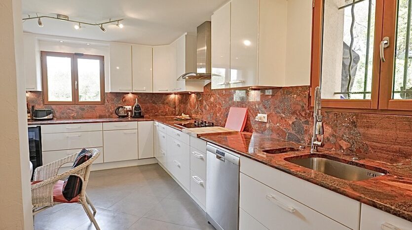 Villa Le Riou Kitchen Tops