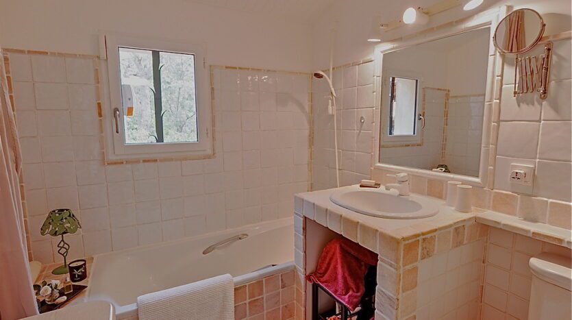 Villa Le Riou Bathroom