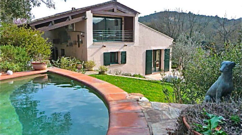 Villa Le Riou Builldling