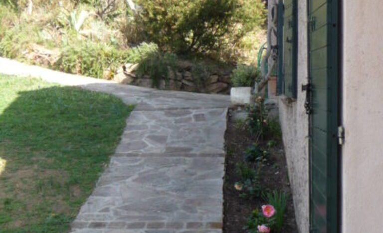 Villa Le Riou Walkway